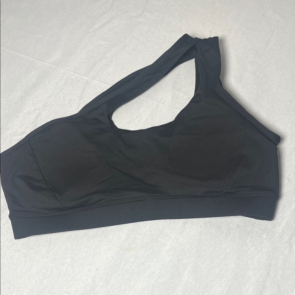 Sleek Black Asymmetrical Sports Bra